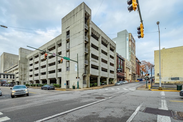 117 E 7th St Unit 902, Chattanooga, TN 37402 - view of property with uncovered parking