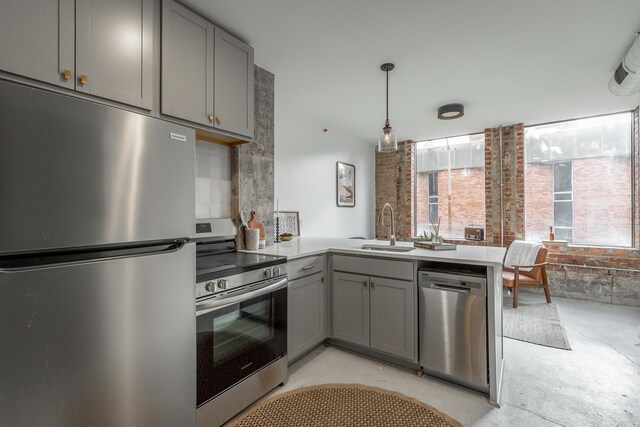 117 E 7th St Unit 502, Chattanooga, TN 37402 - kitchen featuring appliances with stainless steel finishes, gray cabinetry, a sink, a peninsula, and concrete floors