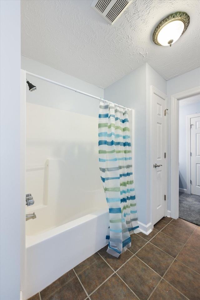 502 Tarver Ct, Smyrna, TN 37167 - full bath featuring shower / bath combo with shower curtain, tile patterned flooring, baseboards, and a textured ceiling