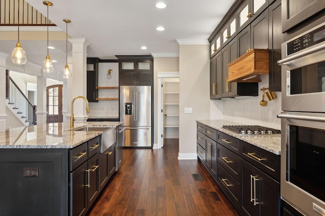 3317 Clovercroft Dr, Murfreesboro, TN 37130 - kitchen with stainless steel appliances, a sink, ornamental molding, decorative backsplash, and dark wood-style flooring