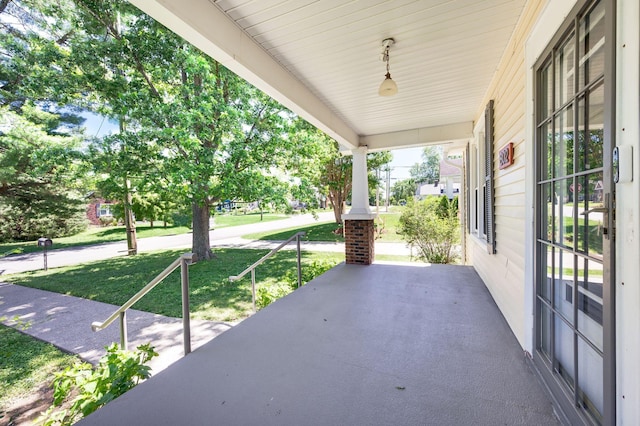 802 N 16th St, Nashville, TN 37206 - covered porch with a lawn