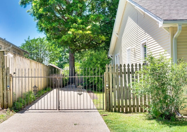 802 N 16th St, Nashville, TN 37206 - view of gate