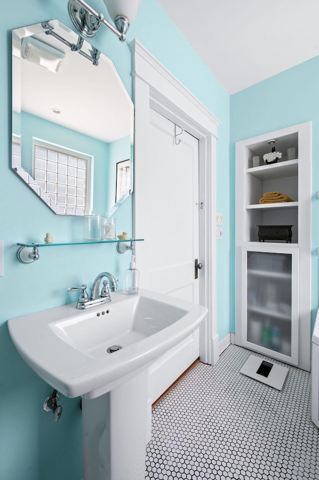 802 N 16th St, Nashville, TN 37206 - bathroom featuring a sink