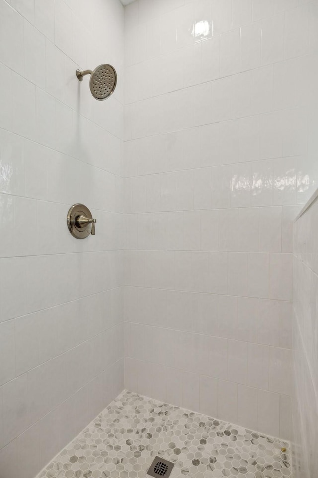 808 Split Oak Ct, Antioch, TN 37013 - full bath with a tile shower