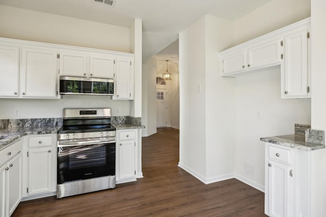 808 Split Oak Ct, Antioch, TN 37013 - kitchen with stainless steel appliances, dark wood-style floors, and white cabinetry