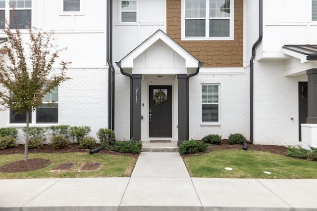 2515 Hanford Ave, Old Hickory, TN 37138 - entrance to property with brick siding