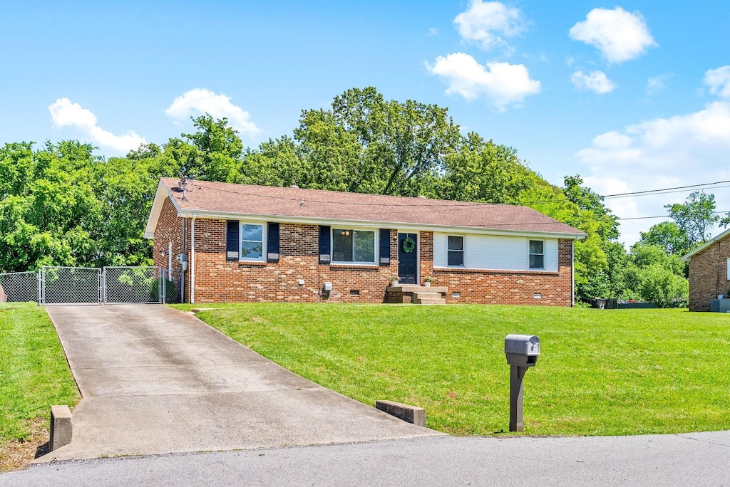 1319 Courtney Dr, Clarksville, TN 37042 - photo 1
