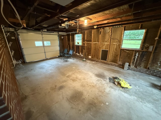 563 Ashe Ave, New Johnsonville, TN 37134 - view of garage