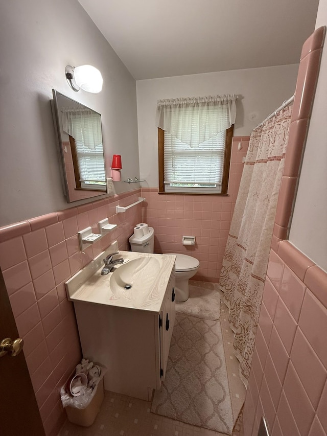 563 Ashe Ave, New Johnsonville, TN 37134 - full bath featuring tile walls, vanity, a wainscoted wall, toilet, and tile patterned flooring