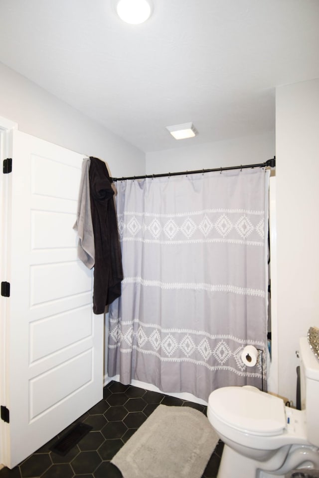 421 Marlin Ln, Westmoreland, TN 37186 - full bath with toilet, tile patterned flooring, and a shower with shower curtain