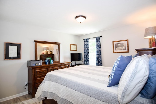 421 Marlin Ln, Westmoreland, TN 37186 - bedroom featuring light wood-style flooring and baseboards