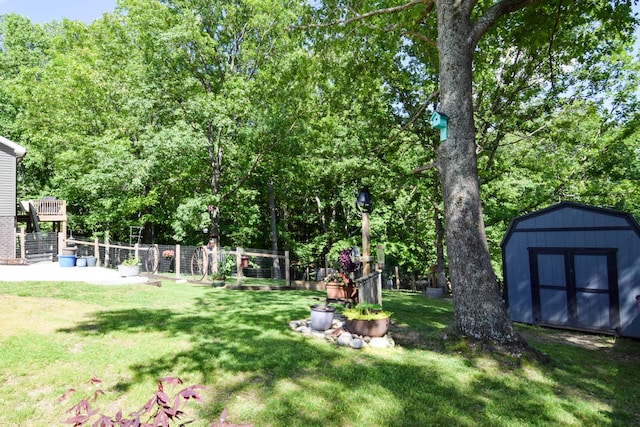 421 Marlin Ln, Westmoreland, TN 37186 - view of yard featuring a garden