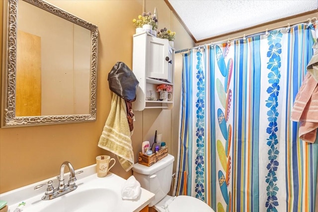 0 Ez Ln, Manchester, TN 37355 - bathroom featuring toilet, vanity, curtained shower, and a textured ceiling
