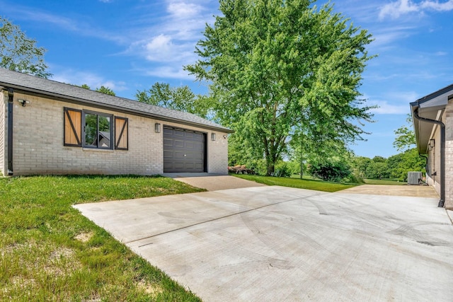 120 E Boiling Springs Rd E, Portland, TN 37148 - view of front of home featuring central AC unit, brick siding, and a front lawn