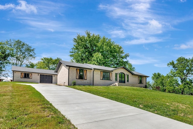 120 E Boiling Springs Rd E, Portland, TN 37148 - ranch-style house featuring driveway, a front yard, and an attached garage