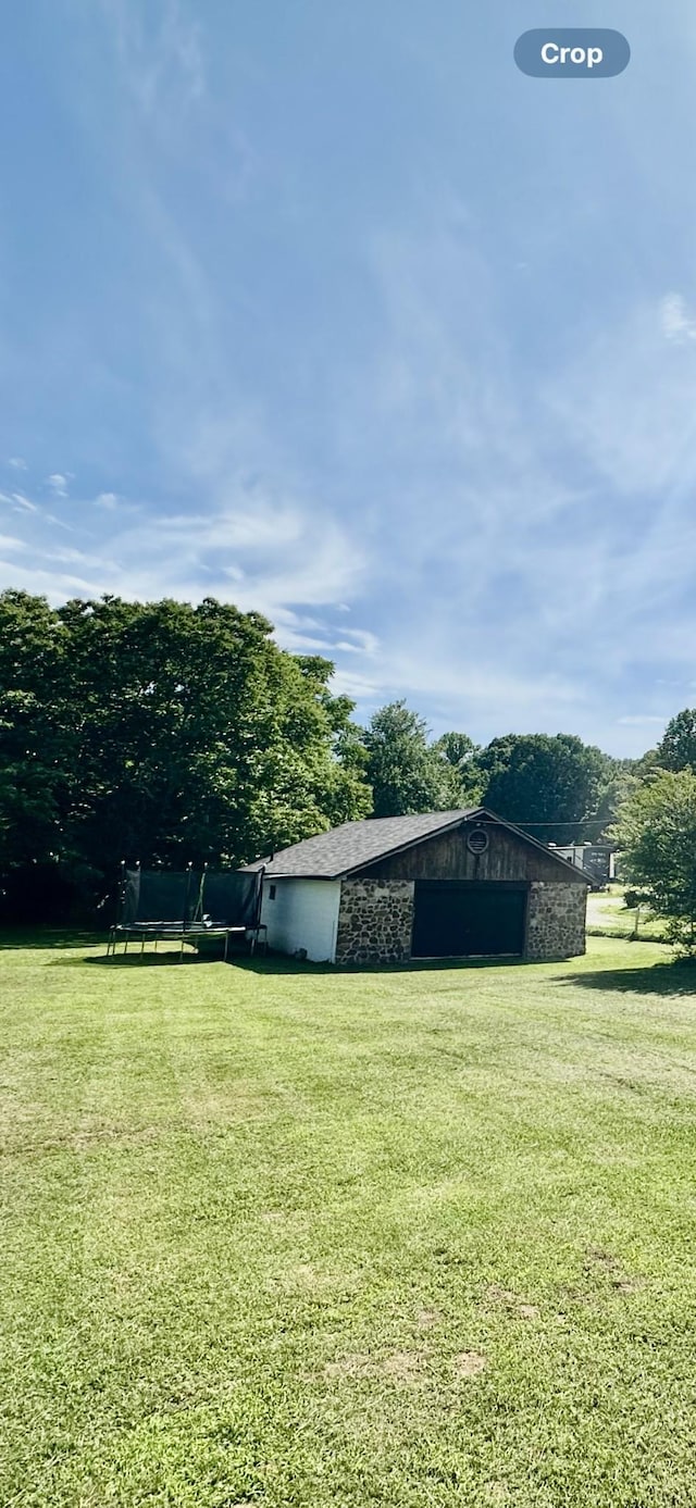 3033 Greer Rd, Goodlettsville, TN 37072 - view of grassy yard featuring a garage and an outbuilding