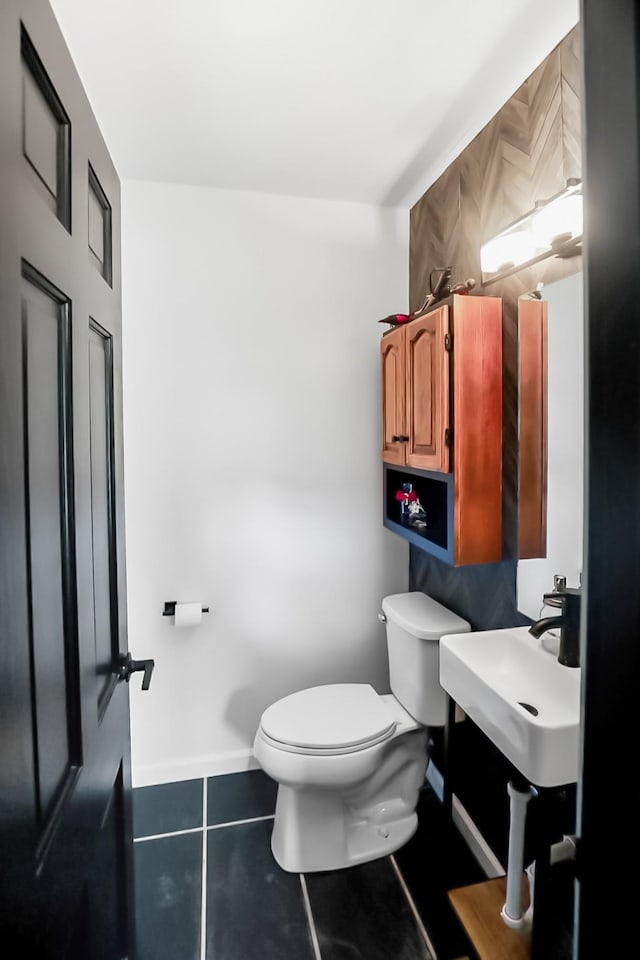 3033 Greer Rd, Goodlettsville, TN 37072 - bathroom featuring toilet, a sink, tile patterned floors, and baseboards