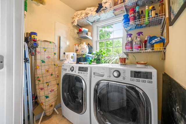 1711 Lovers Ln, Hopkinsville, KY 42240 - laundry room featuring washing machine and dryer and light tile patterned floors