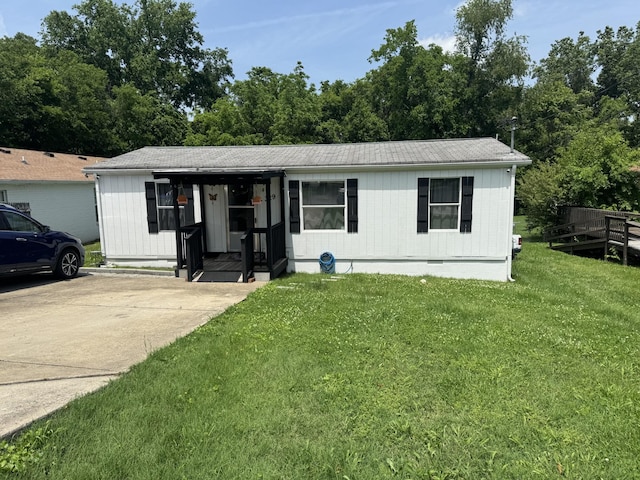 329 Queen Ave, Nashville, TN 37207 - view of front of home with a front lawn and crawl space