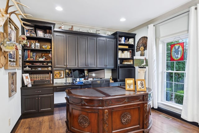 314 W 6th St Unit 7, Columbia, TN 38401 - office space with built in study area, dark wood-style floors, crown molding, and recessed lighting