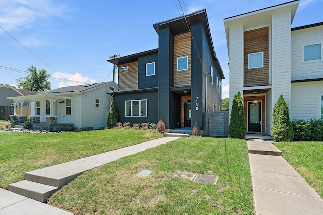 713B 32nd Ave N, Nashville, TN 37209 - view of front facade featuring a front yard