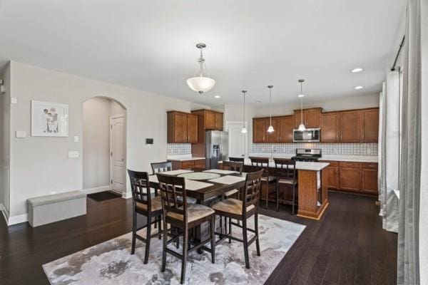372 Old Stone Rd, Goodlettsville, TN 37072 - dining area featuring dark wood-style flooring, arched walkways, baseboards, and recessed lighting