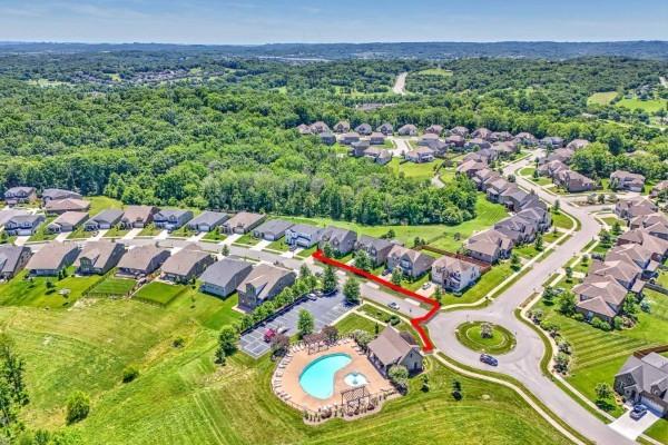 372 Old Stone Rd, Goodlettsville, TN 37072 - view of property location featuring nearby suburban area and a pool