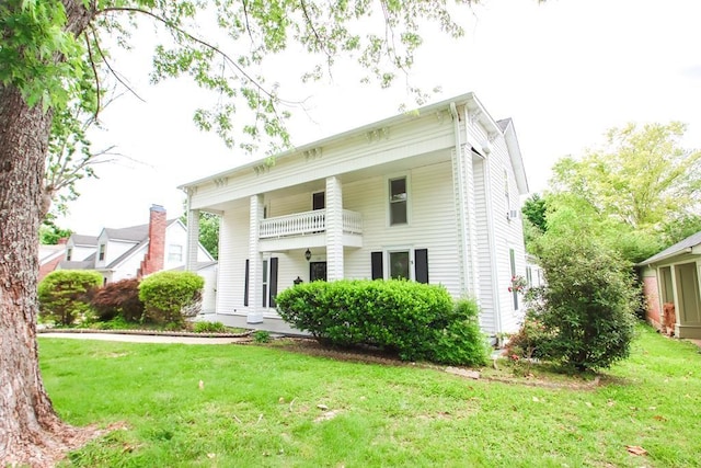 112 N Church St, Sparta, TN 38583 - greek revival inspired property with a front yard