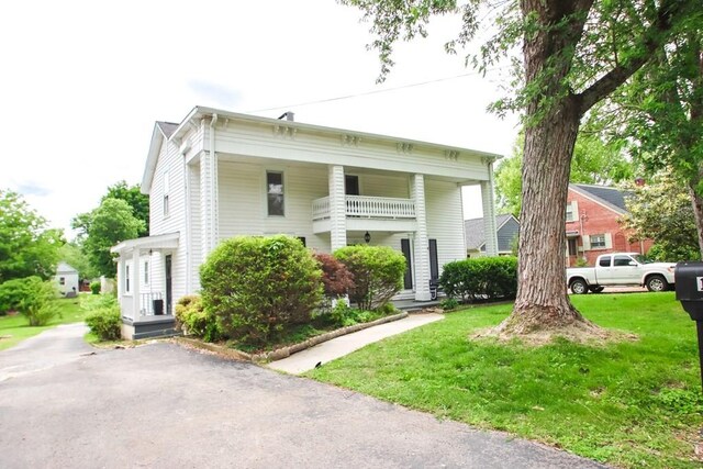 112 N Church St, Sparta, TN 38583 - view of front of home with a front yard and covered porch