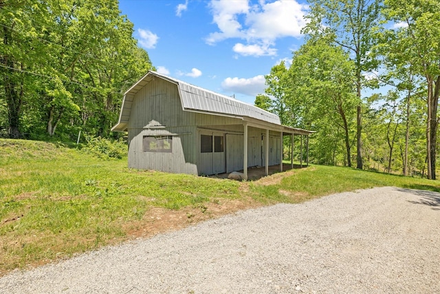 4221 New Hope Rd, Celina, TN 38551 - view of outdoor structure featuring gravel driveway