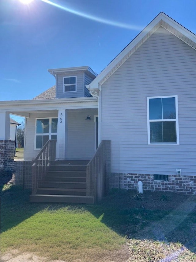 362 Baldwin Ln, Springfield, TN 37172 - view of front of home featuring covered porch, a front yard, and crawl space