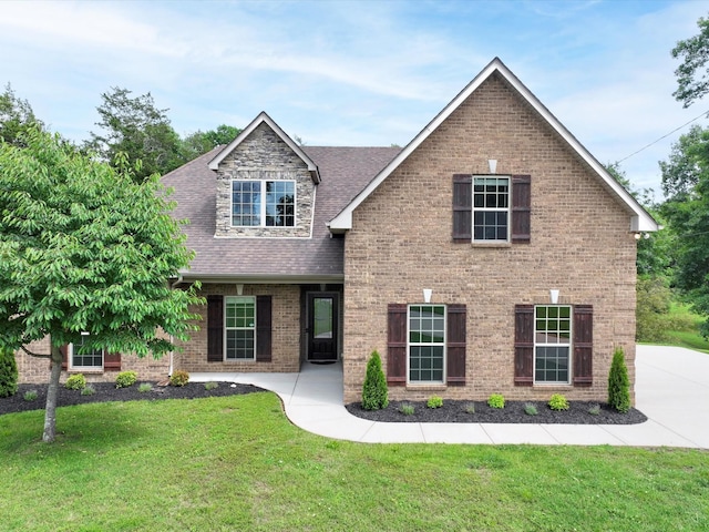 1116 Rivercrest Dr, Murfreesboro, TN 37129 - view of front of house featuring a front yard, roof with shingles, and brick siding