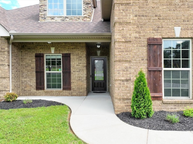 1116 Rivercrest Dr, Murfreesboro, TN 37129 - entrance to property with roof with shingles and brick siding
