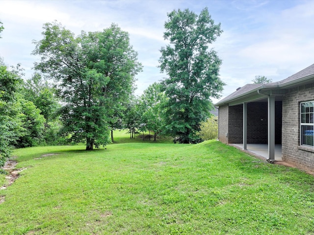 1116 Rivercrest Dr, Murfreesboro, TN 37129 - view of green lawn featuring a patio area