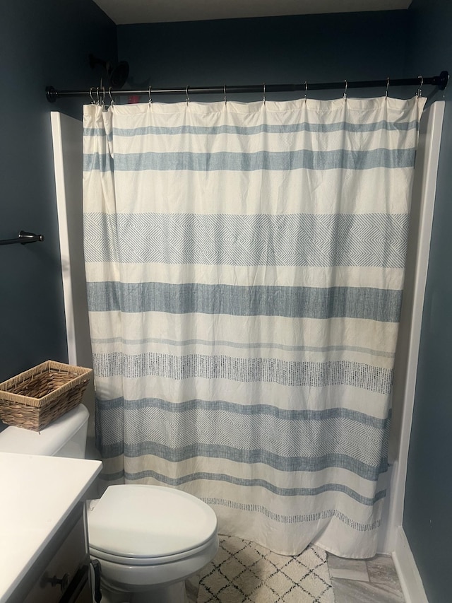 460 Armstrong Rd, Castalian Springs, TN 37031 - bathroom featuring vanity, toilet, and a shower with curtain