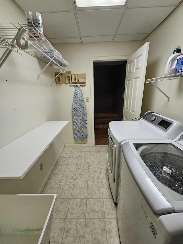 102 Hazelnut Ave, Camden, TN 38320 - laundry room with independent washer and dryer and baseboards
