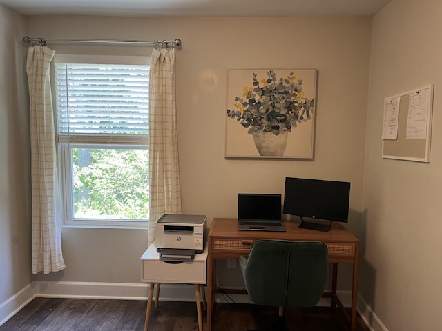 2717 Gossett Trl, Nashville, TN 37221 - office space with dark wood finished floors and baseboards