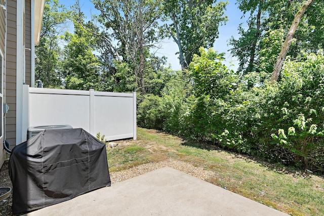 2717 Gossett Trl, Nashville, TN 37221 - view of yard featuring a patio area