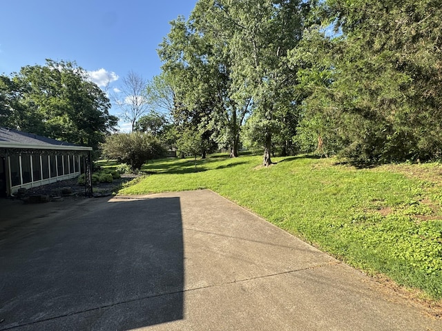 512 Utley Dr, Goodlettsville, TN 37072 - view of grassy yard
