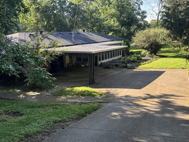 512 Utley Dr, Goodlettsville, TN 37072 - exterior space featuring driveway and an attached carport