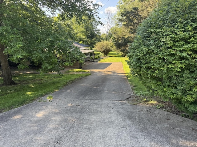 512 Utley Dr, Goodlettsville, TN 37072 - view of asphalt driveway