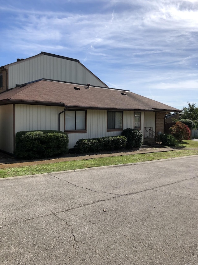 1004 Heritage Dr, Madison, TN 37115 - view of front of house with roof with shingles