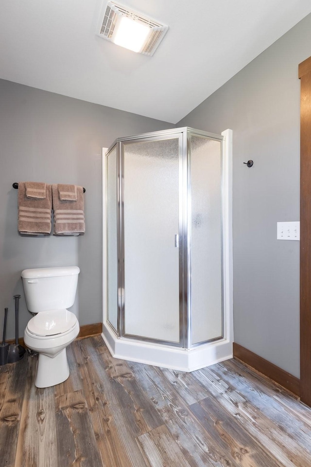 2890 Ellis Ln, Palmyra, TN 37142 - full bath featuring wood finished floors, toilet, a stall shower, and baseboards