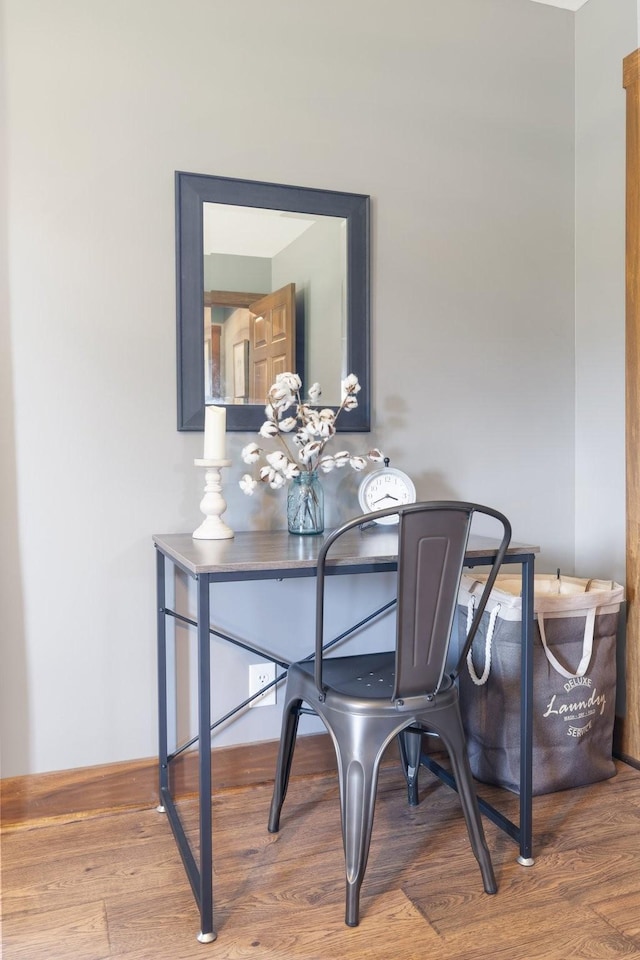 2890 Ellis Ln, Palmyra, TN 37142 - dining area featuring wood finished floors