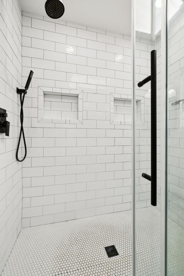 519 Glen Echo Dr, Old Hickory, TN 37138 - full bath with tiled shower