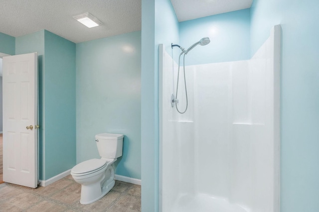 3408 Wj Robinson Rd, Cookeville, TN 38506 - full bath featuring a shower, toilet, and baseboards