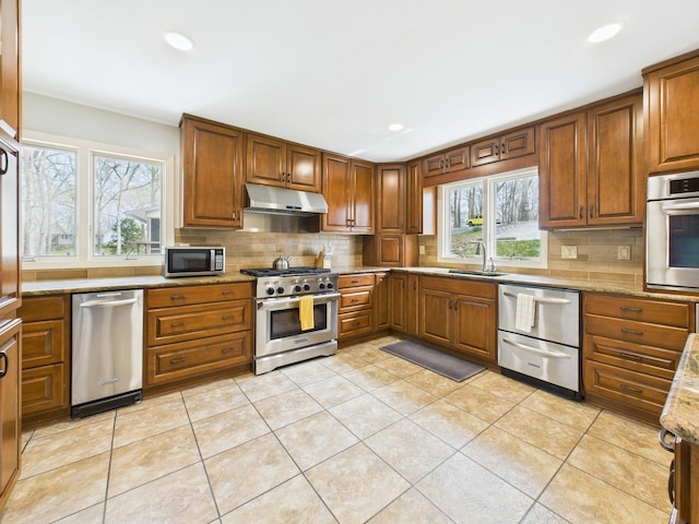 695 Bayshore Dr, Cadiz, KY 42211 - kitchen featuring appliances with stainless steel finishes, under cabinet range hood, a sink, backsplash, and recessed lighting