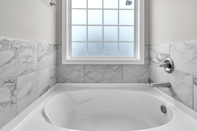 1928 Sydney Louise Dr, Clarksville, TN 37042 - full bath with a bath