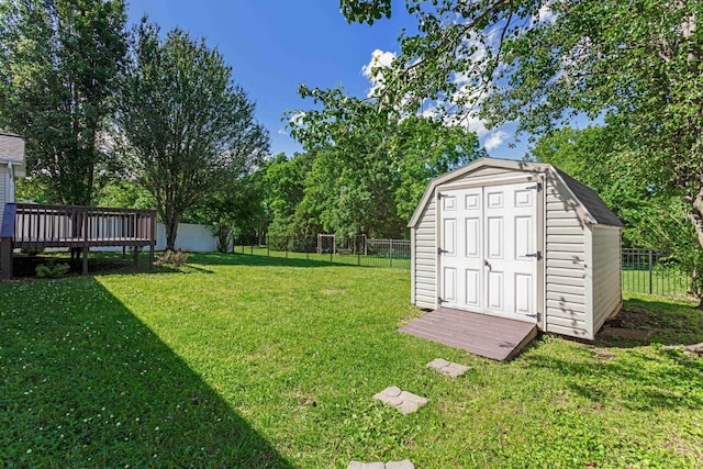 991 Wing Tip Cir, Hopkinsville, KY 42240 - view of yard featuring a wooden deck