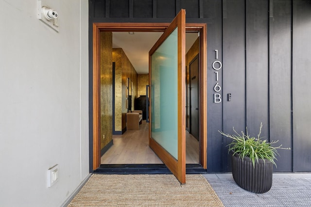 1016B 9th Ave S, Nashville, TN 37203 - view of exterior entry featuring board and batten siding